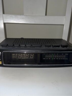 York Black Vintage Digital Clock Radio